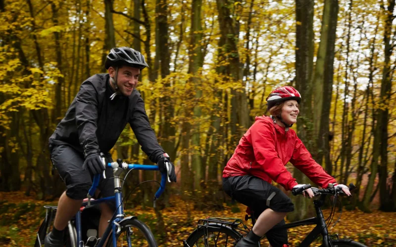 couple-enjoys-bicycle-ride-in-the-colorful-autumn-2026-03-11-00-59-19-utc